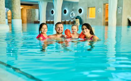 02 | 5 Wasserwelten inkl. Wasserrutsche, Saunalandschaft & Devi Spa